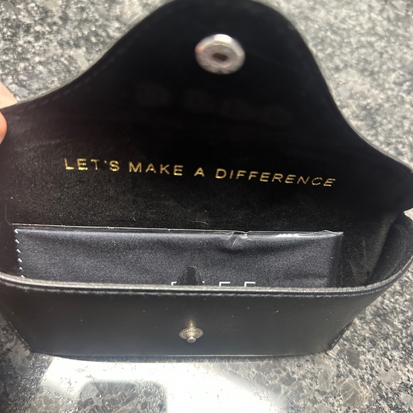 Diff Sunglasses 🕶️ with Case - Picture 3 of 7